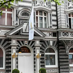 Opera 4*, München Duitsland